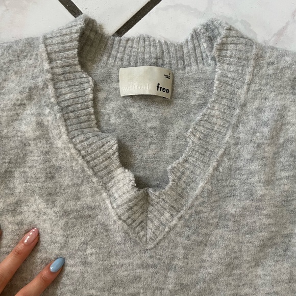 Aritzia grey sweater - Picture 4 of 9